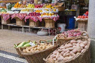 農(nóng)副產(chǎn)品集市 連接城鄉(xiāng)的綠色紐帶